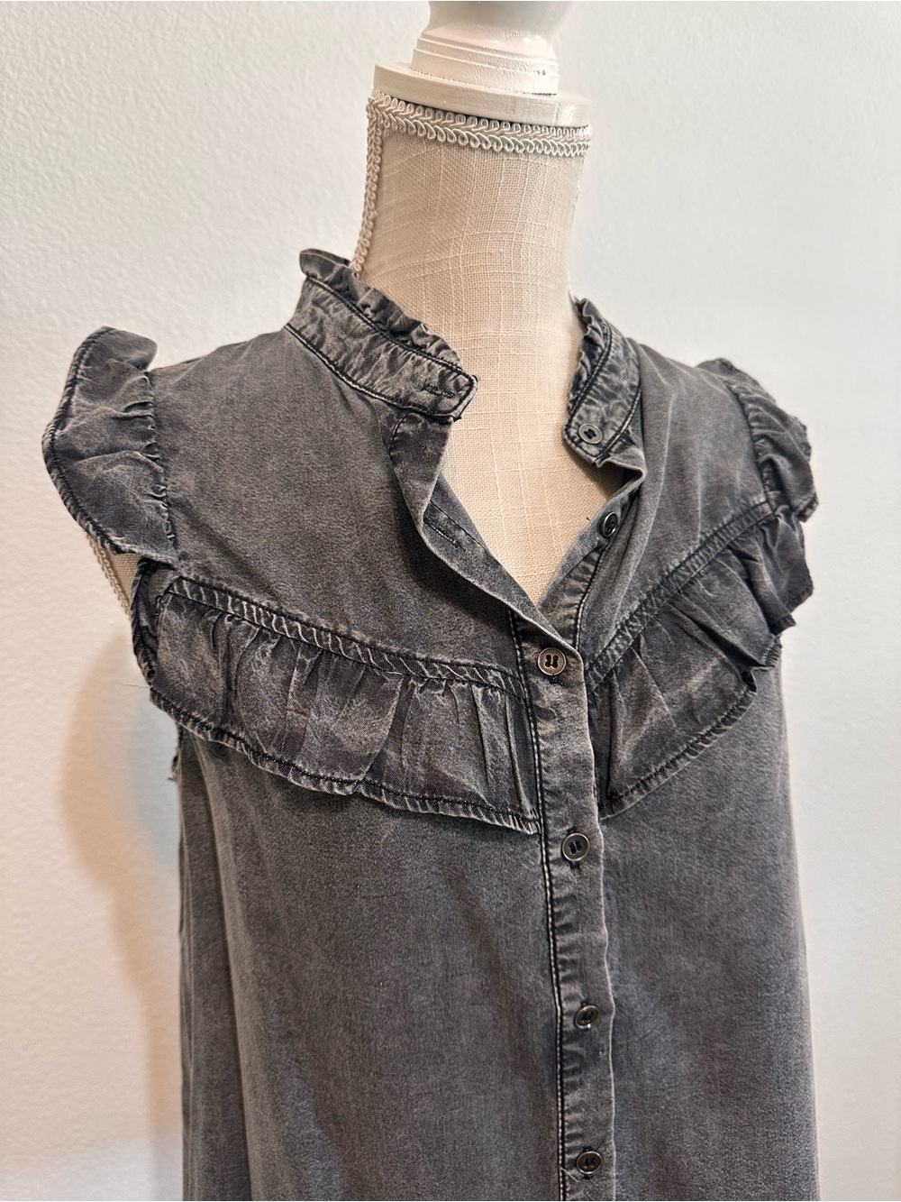 Doe & Rae Washed Black Ruffle Sleeve Button-Front Blouse - Picture 4 of 7